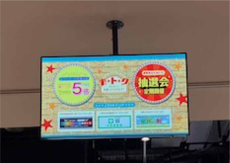 セブンパーク天美 各階 エスカレーター前