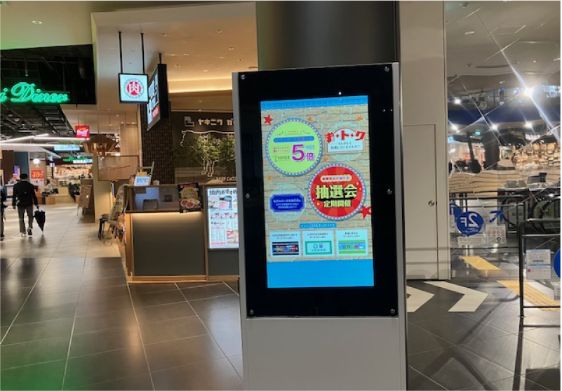 セブンパーク天美 各階 エスカレーター前