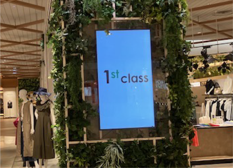 グランツリー武蔵小杉 2F 1stclass エスカレーター横柱